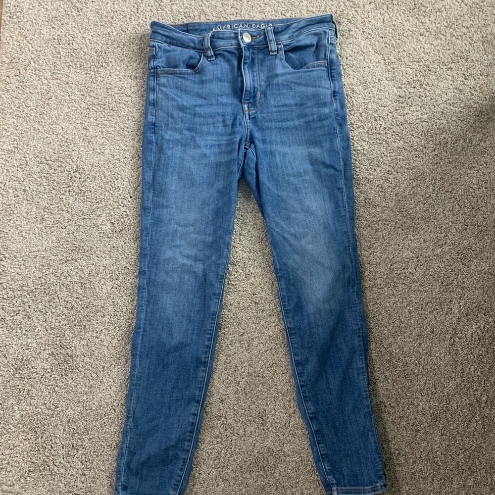 American eagle size 6 (short) skinny jeans.